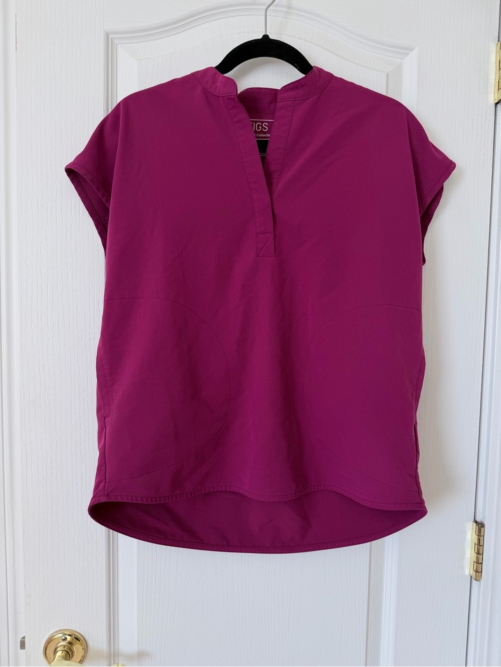 FIGS Technical Collection Magenta Pocket Top Women’s XS